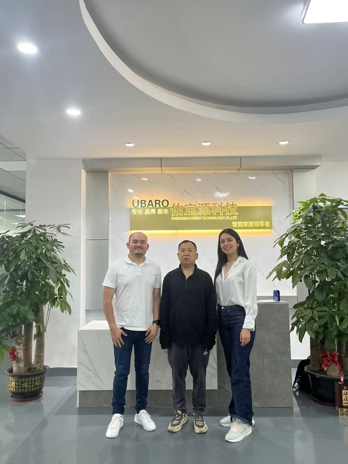 American customers visit the factory to confirm cooperation and sign orders